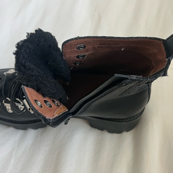✨SALE✨JEFFREY CAMPBELL Stanley Lace Up Hiker Combat Boot Black SIZE 7 Shearling - Picture 16 of 16